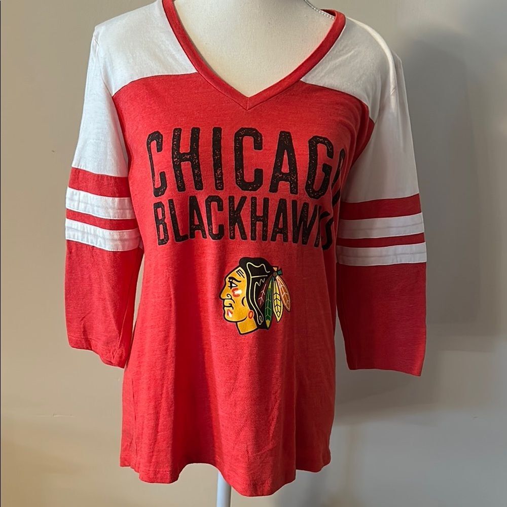 NWOT Chicago Blackhawks Red and White V-Neck 3/4 Sleeve Top. Size Medium
